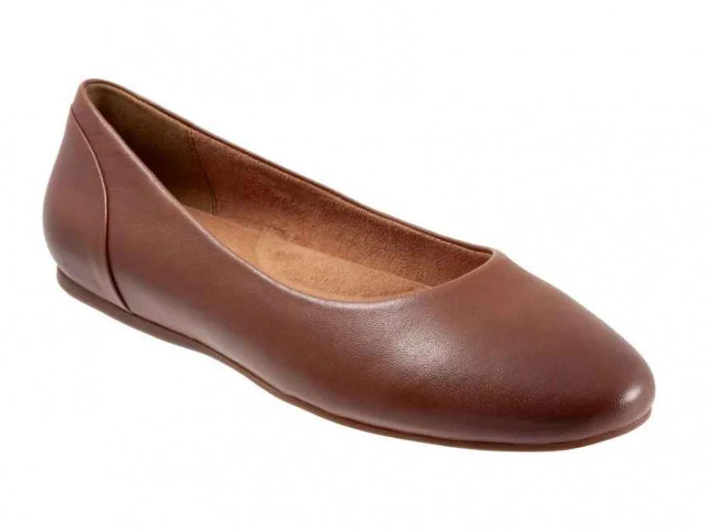 Softwalk Shiraz - Women's Flat Cognac (206)