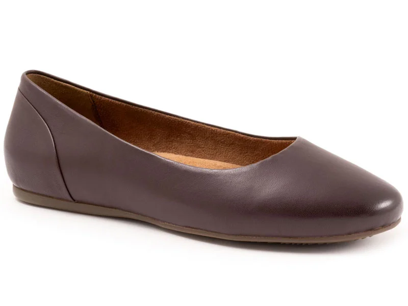 Softwalk Shiraz - Women's Flat Dark Brown (200)